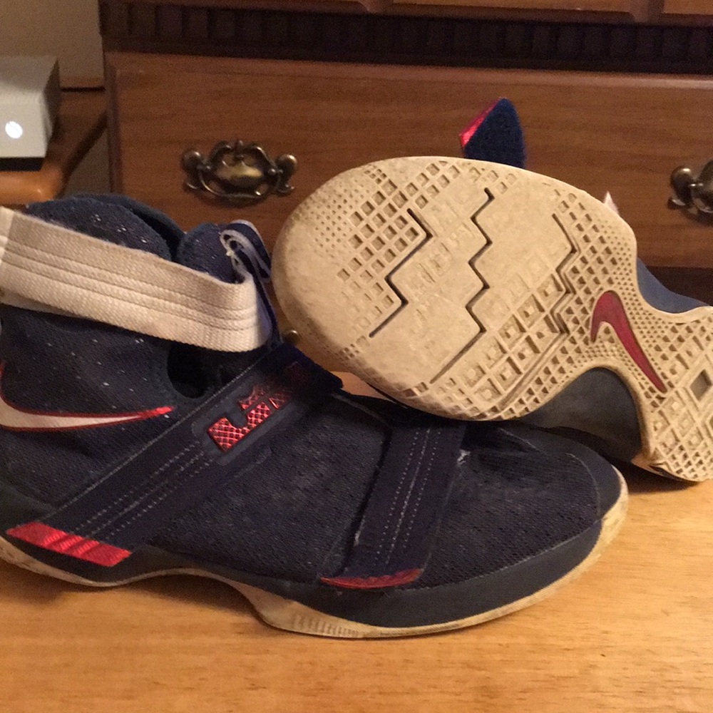 LeBron solider 10 USA